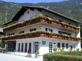 Гостиница Haus Alpenrose  Обертраун